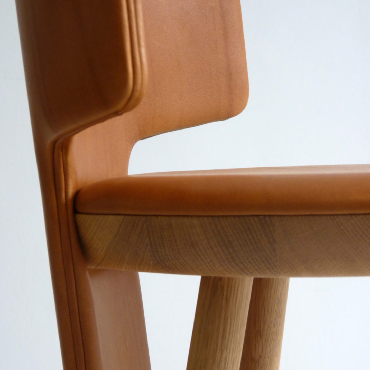PLINTH High Chair