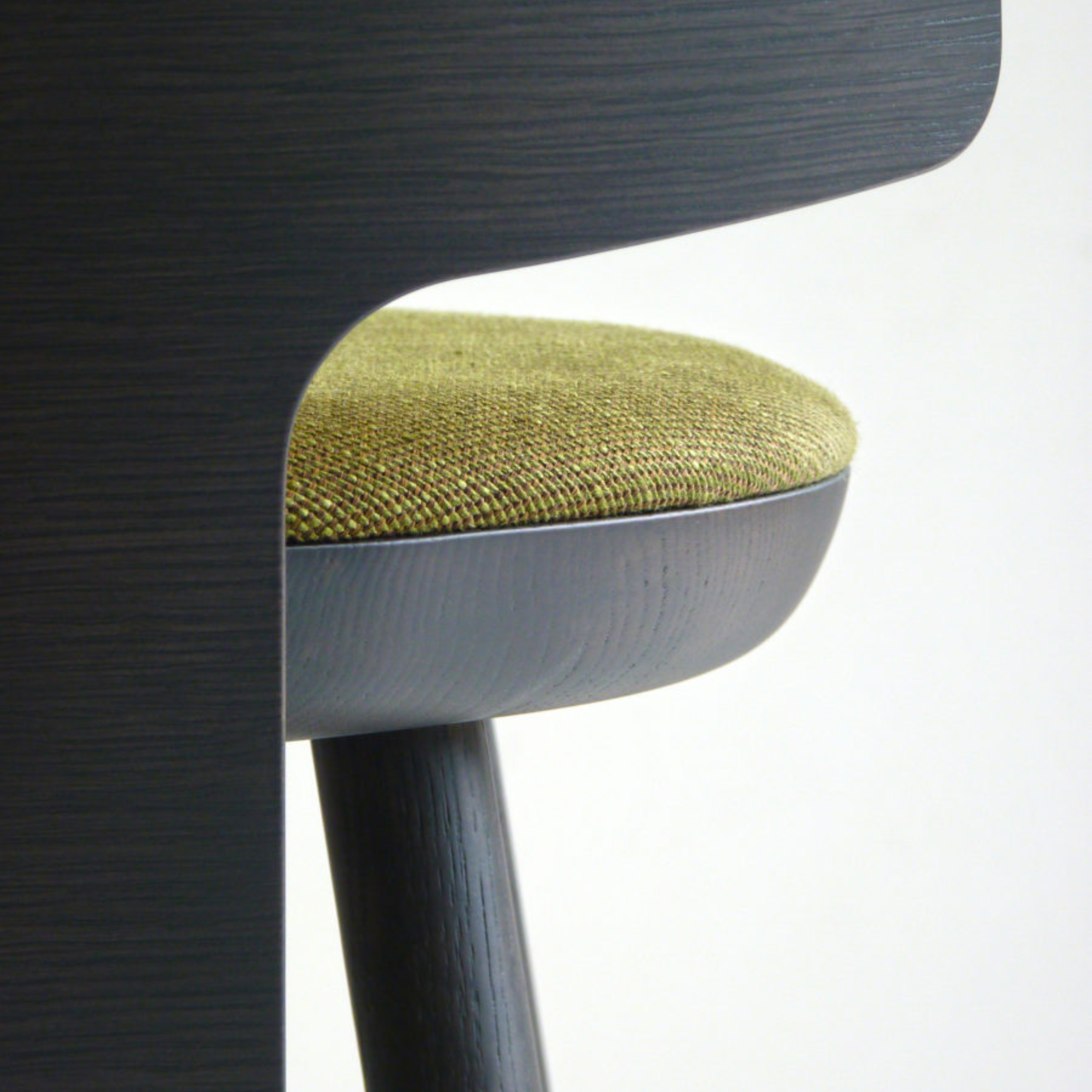 PLINTH High Chair
